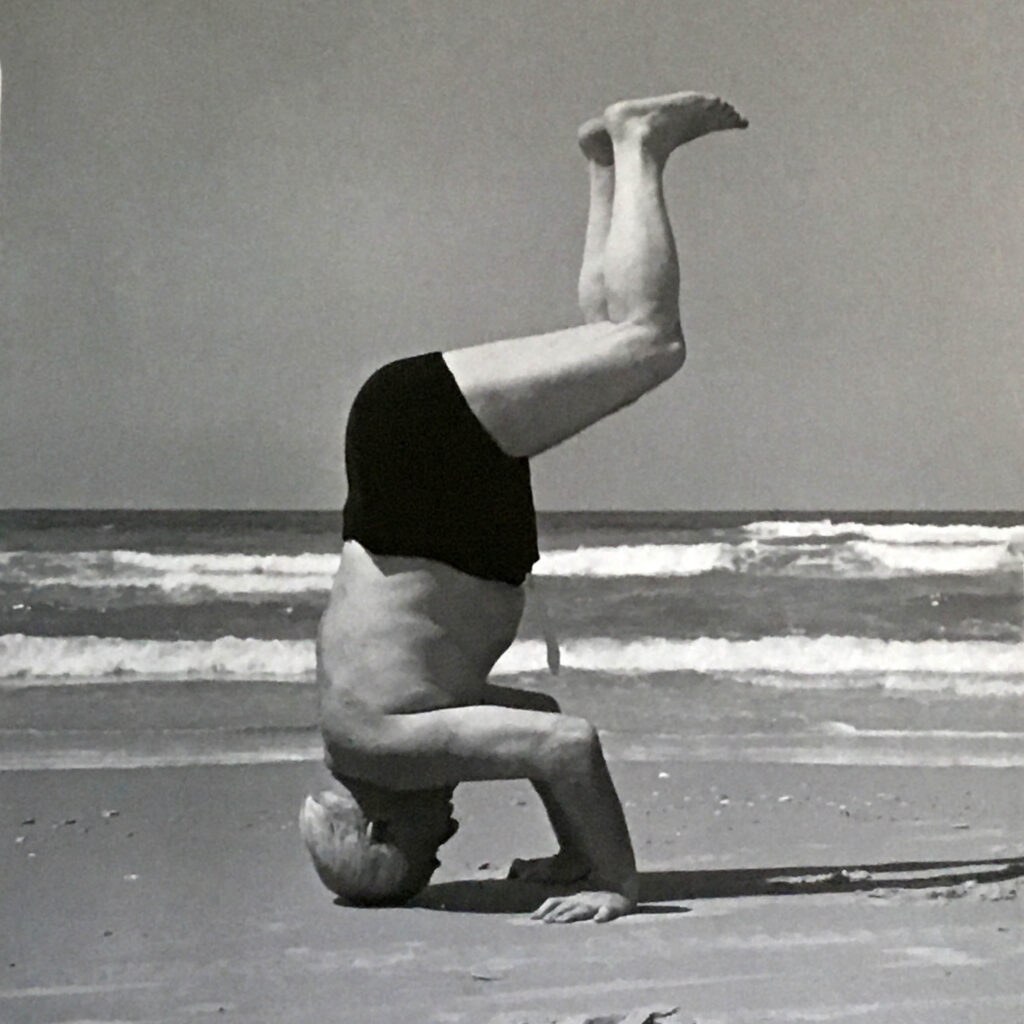 figure in headstand